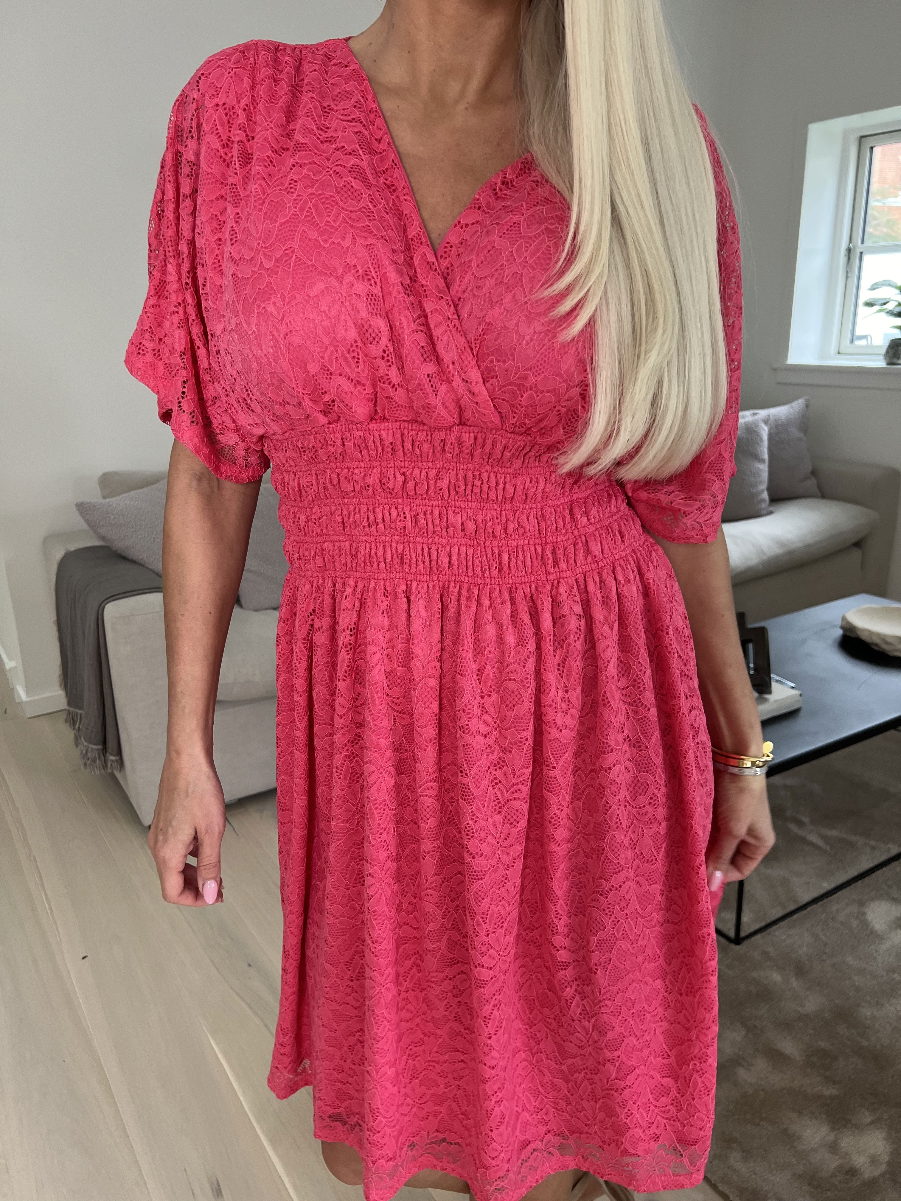 Pams Lace Short S/S - Kort blondekjole med korte ærmer